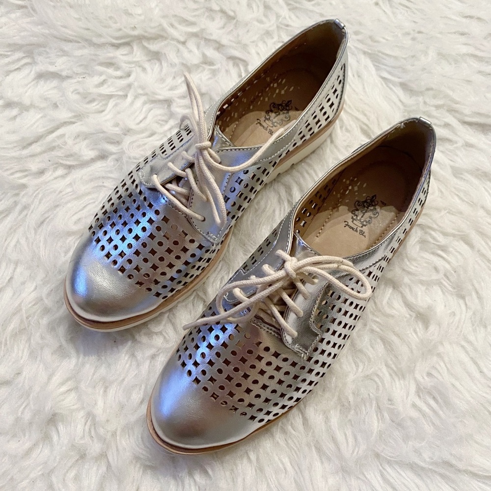 French Blu Futuristic Metallic Silver Perforated Oxfords Size 7